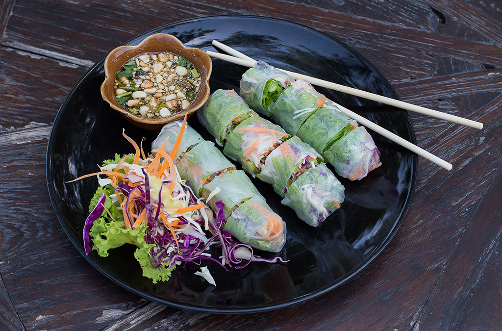 Fresh Rolls with Shrimp and Peanut Dipping Sauce